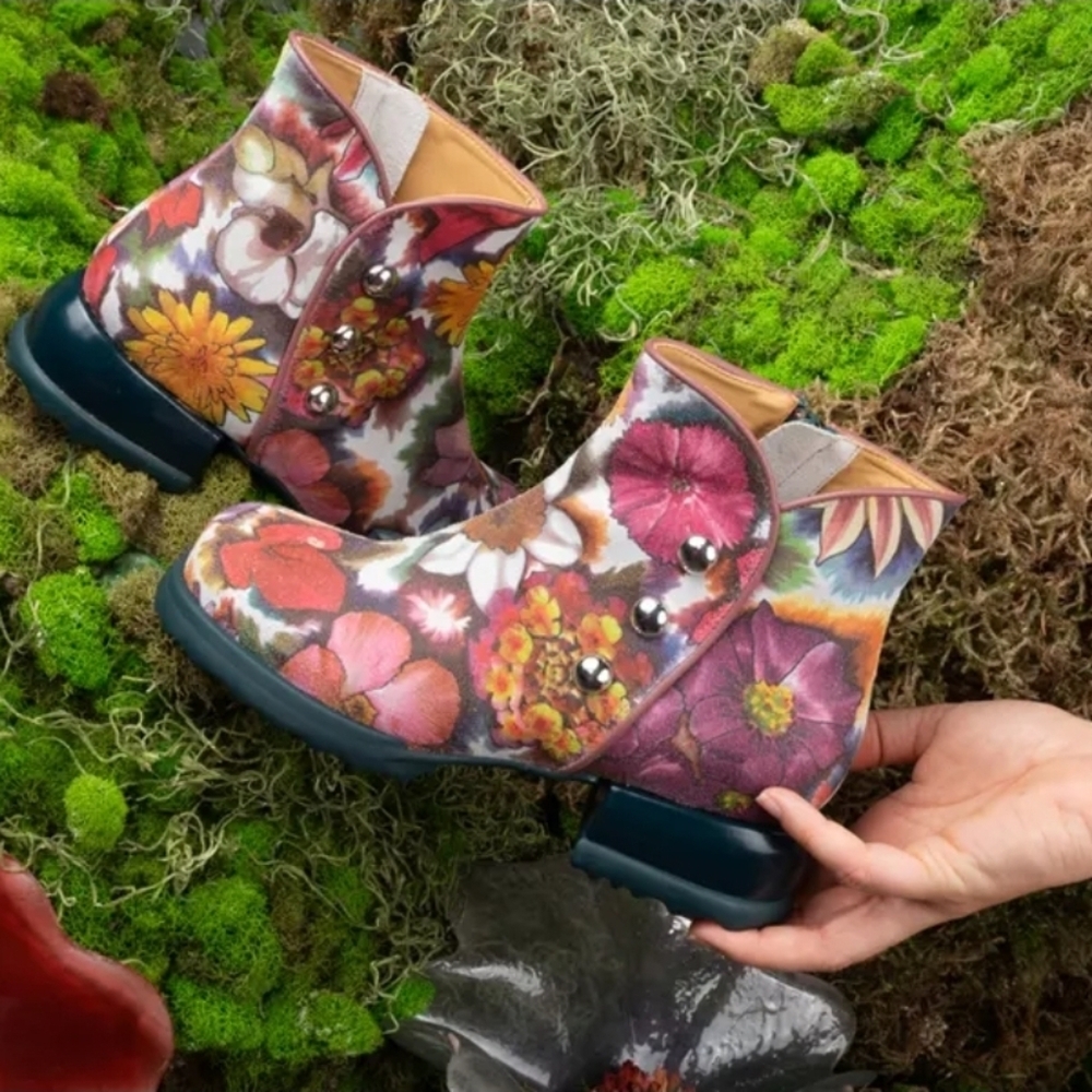 John Fluevog Penney  Ankle Boots with Buttons Hippie 9.5 Penny Lane 70s